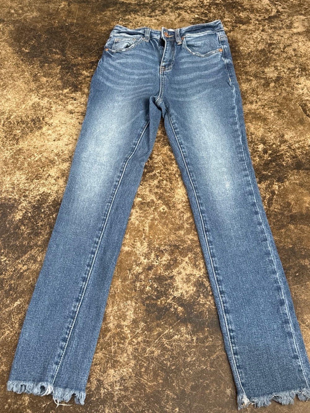 Women's Skinny Jeans in Medium Blue with Frayed Hem